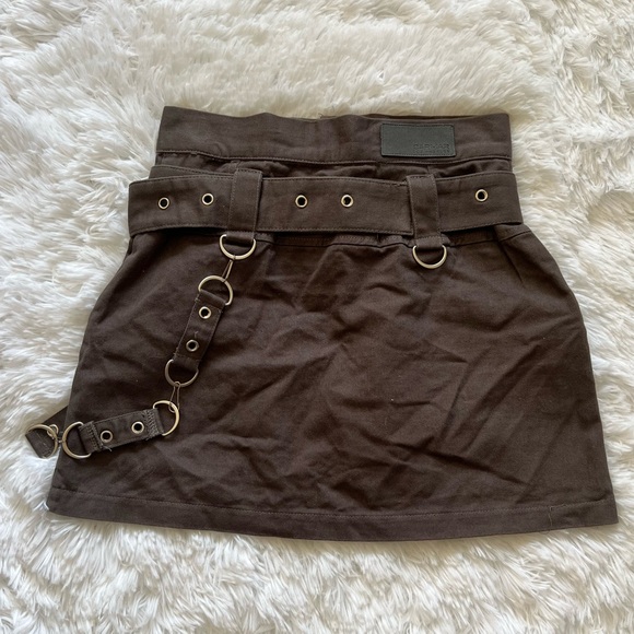 Grommet chain mini skirt - Picture 2 of 3